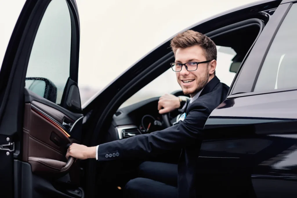 Key Benefits of Hiring a Chauffeur Service for Business Travel